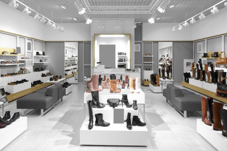 interior de la tienda de zapatos en el centro comercial europeo moderno
interior de la tienda de zapatos en el centro comercial europeo moderno