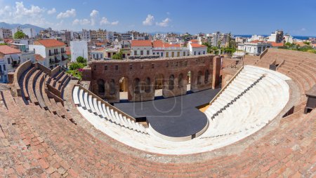 Foto de El Odeón romano recientemente restaurado, que data de hace más de 2000 años, es la vista más hermosa de la ciudad de Patras.
. - Imagen libre de derechos