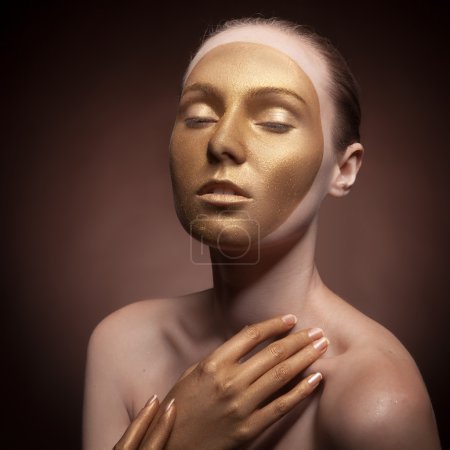 Hermosa mujer con arte de la moda conforman
Hermosa mujer con arte de la moda conforman