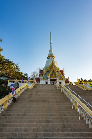 Khao Takiab, Montaña del mono, Templo
