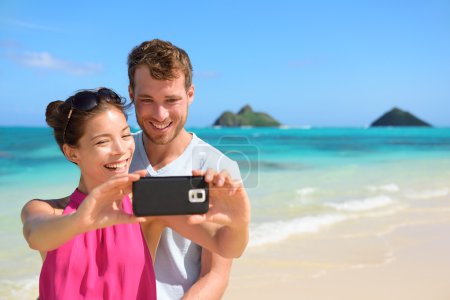 Pareja tomando foto selfie
