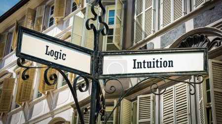 Téléchargez les photos : La rue signe le chemin de l'intuition contre la logique - en image libre de droit