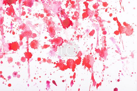 acuarela acuarela abstracta dibujado a mano rojo gota salpicadura mancha arte pintura sobre fondo blanco
