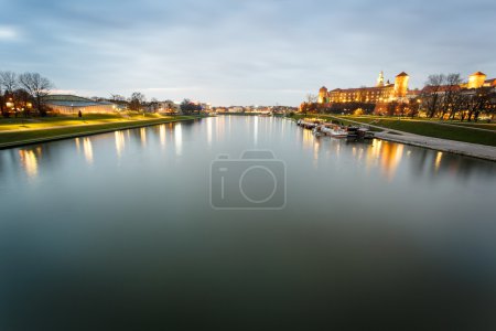 Téléchargez les photos : Château de Wawel et Vistule à Cracovie, Pologne, Europe - en image libre de droit