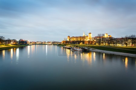 Téléchargez les photos : Château de Wawel et Vistule à Cracovie, Pologne, Europe - en image libre de droit