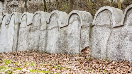 Téléchargez les photos : L'un des deux vestiges du mur du ghetto juif qui aide à se souvenir de la triste histoire
. - en image libre de droit