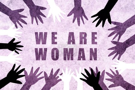 Somos mujeres. Diseño multicultural con manos de diferentes colores y culturas del mundo unidas en el Día Internacional de la Mujer pidiendo igualdad. Diseño feminista para el día de la mujer.