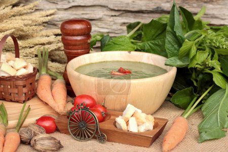 Sopa de espinacas y comida saludable de delicioso
.