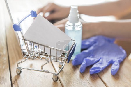 tarjeta de crédito y uso. Concepto de compras online tarjeta de crédito y uso. Concepto de compras online