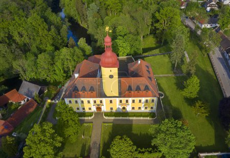 Castillo y castillo Straz nad Nezarkou. Originalmente un castillo gótico construido en la segunda mitad del siglo XIII. República Checa