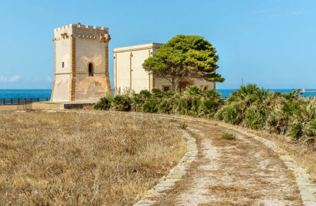 La Torre Alba o Torre de Cala Rossa, es una torre de defensa en la costa del mar Mediterráneo en Terrasini, provincia de Palermo, Sicilia, Italia.