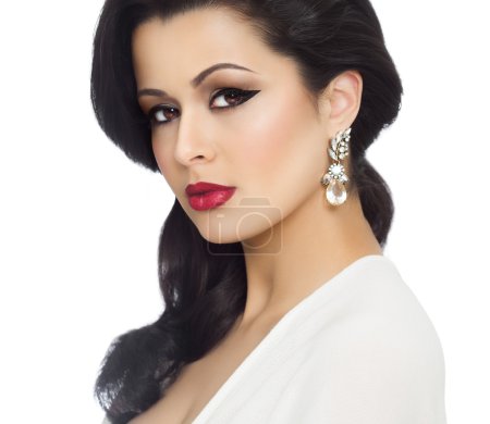 hermosa mujer con pendientes