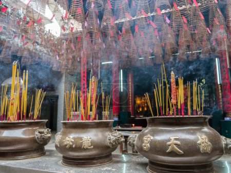 Templo Thien Hau (Ho Chi Minh, Vietnam)
)