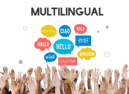 Gente multiétnica levantando manos
 