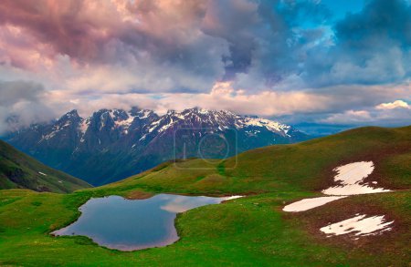 Puesta de sol en el lago Koruldi