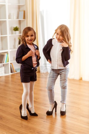 Dos niñas pequeñas
