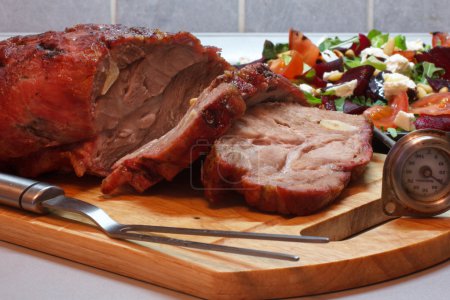 Foto de Carne de cerdo asada para cenar - Imagen libre de derechos