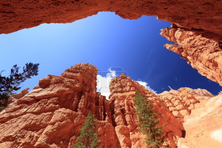 Foto de Hermosas formaciones rocosas en Bryce Canyon, EE.UU. - Imagen libre de derechos