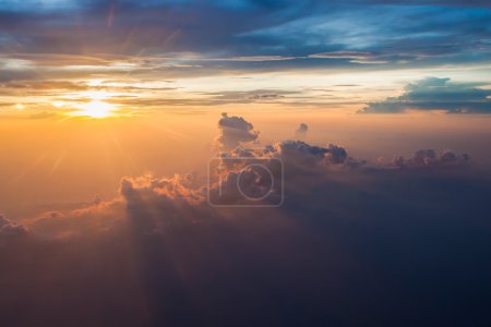 Nublado cielo de la mañana
.