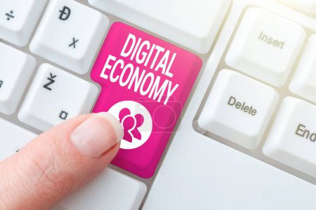 Foto de Texto que muestra inspiración Economía Digital, Idea de negocio red mundial de actividades y tecnologías económicas Escribir códigos de programa difíciles, Escribir nuevo libro educativo - Imagen libre de derechos