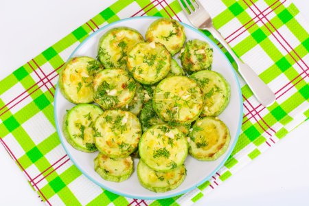 Foto de Calabacín frito con queso y condimento. Estudio foto - Imagen libre de derechos