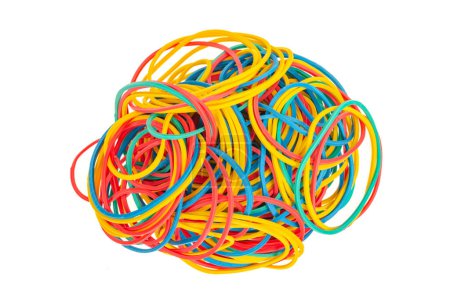 Foto de Muchas bandas elásticas multicolores multicolores sobre fondo blanco. Estudio foto - Imagen libre de derechos