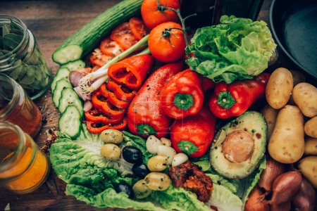 Téléchargez les photos : Un mélange de produits sains et colorés
. - en image libre de droit