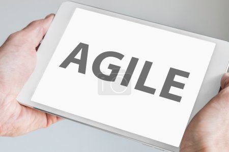 Texto ágil que se muestra en la pantalla táctil de la tableta moderna o dispositivo inteligente. Concepto de metodología moderna de desarrollo de software para smartphones
. Texto ágil que se muestra en la pantalla táctil de la tableta moderna o dispositivo inteligente. Concepto de metodología moderna de desarrollo de software para smartphones
.