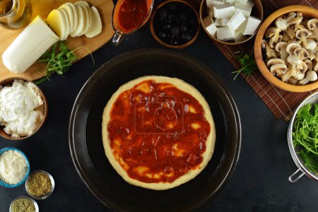 Foto de Pizza de tortilla de champiñones de dieta baja en carbohidratos Keto - Imagen libre de derechos