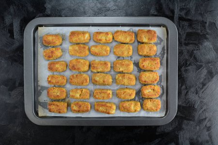 Foto de Keto coliflor Tater Tots con salsa de tomate sin azúcar - Imagen libre de derechos